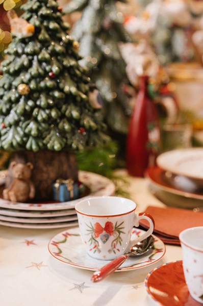 Conjunto de Duas Chávenas de Café com Pires e Caixa