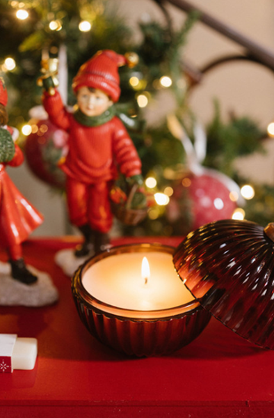 Vela Perfumada Formato Bola de Natal -180g