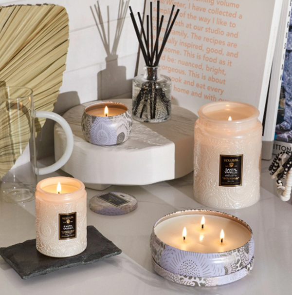Vela Voluspa Santal Vanille – Jarro Pequeno