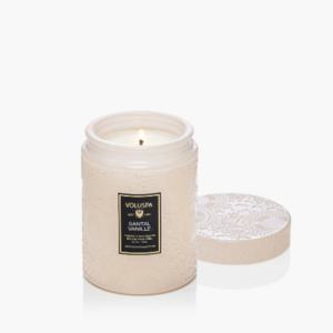 Vela Voluspa Santal Vanille – Jarro Pequeno
