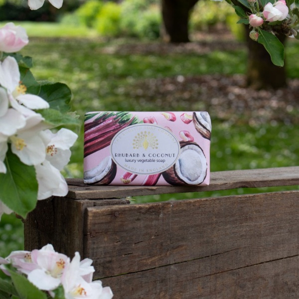 Sabonete Vegetal de Luxo Rhubarb & Coconut - The English Soap Company