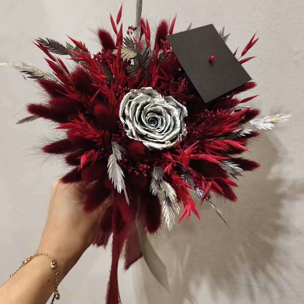 Bouquet Finalistas Flores Preservadas- Bordô e Prateado